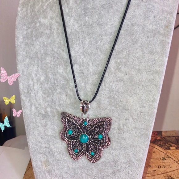 🦋 Super Cute Turquoise Gemstone Handmade Butterfly Pendant - Picture 3 of 4